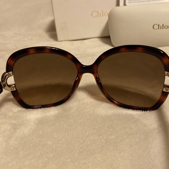 Chloe tortoise shell sunglasses. - Picture 4 of 10
